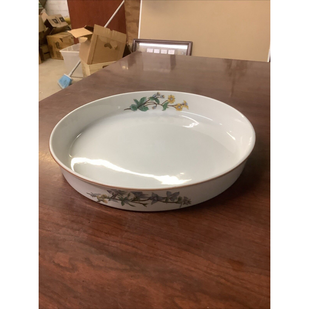 Woodhill Fine Bakeware: 10" Baking / Casserole Dish with Flower Pattern